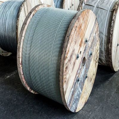 CFR 支払期限 高張力ワイヤー 12.7mm スパイラル 表面 プレストレスの鋼鉄ワイヤケーブル