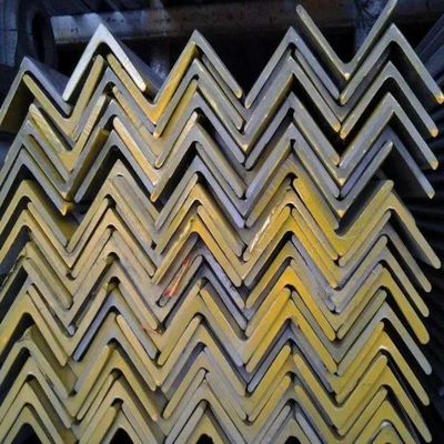 ASTM A36 A53 Q235 Q345 カーボン等角鋼 鋳造鉄 L 形 軽鋼 角棒