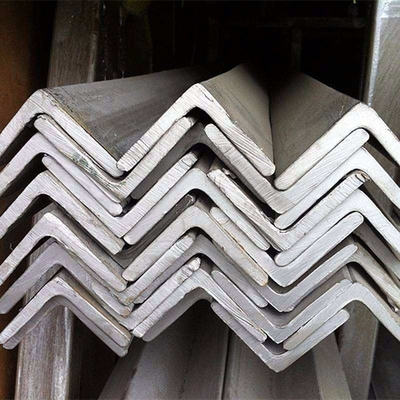 ASTM A36 A53 Q235 Q345 カーボンガルバン化鉄 L 形 軽鋼角棒 非合金 均等