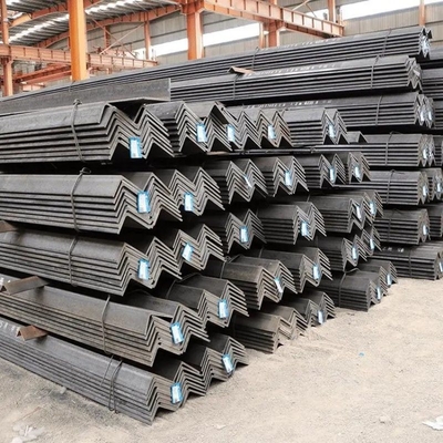 ASTM A36 A53 Q235 Q345 カーボンガルバン化鉄 L 形 軽鋼角棒 非合金 均等